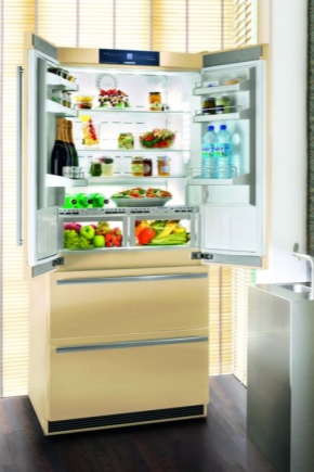  Three-compartment refrigerator