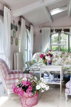  Curtains in the style of Provence