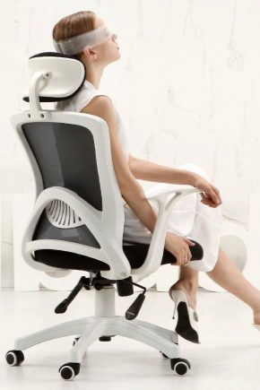  Swivel chairs