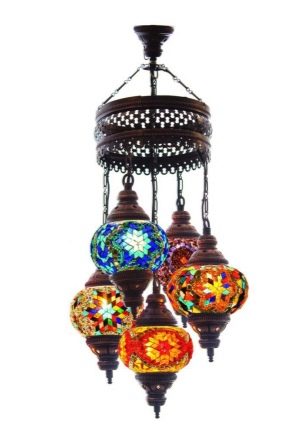  Chandelier dalam gaya oriental