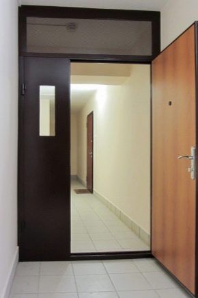  Pintu dinding