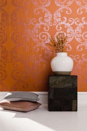  Interior hall: choose wallpaper