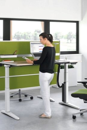  Adjustable tables