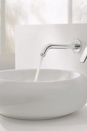  Choosing a wall mounted sink faucet