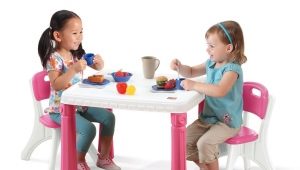  Children's table with chair