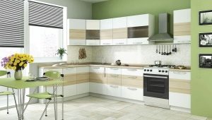  Upper kitchen cabinets