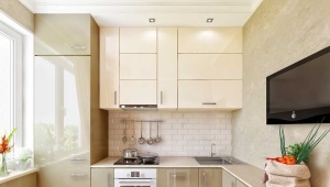  Design a small kitchen area of ​​7 square. m with fridge