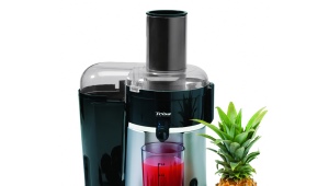  Universal Juicer