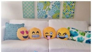  Emotikon bantal