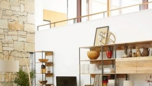  The walls in the living room with a desk