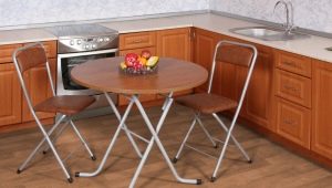  How to choose a wooden folding table?