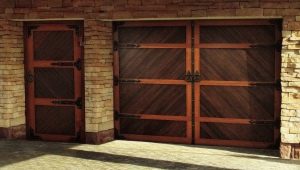  Gates for wooden garage: advantages and disadvantages