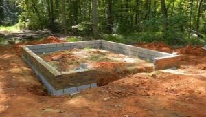  What should be the foundation for a garage?