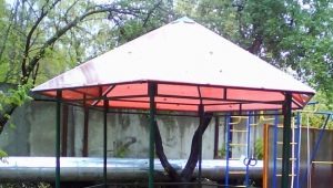  Ang Pergolas ay gawa sa polycarbonate: ang mga kalamangan at kahinaan