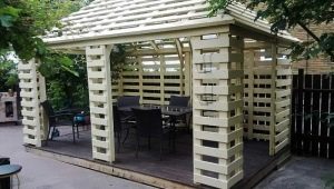 Paano gumawa ng isang gazebo sa labas ng mga pallets?