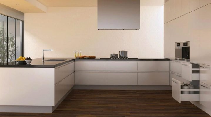  What is better in the kitchen: tile or laminate