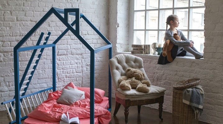  Children's bed made of solid wood