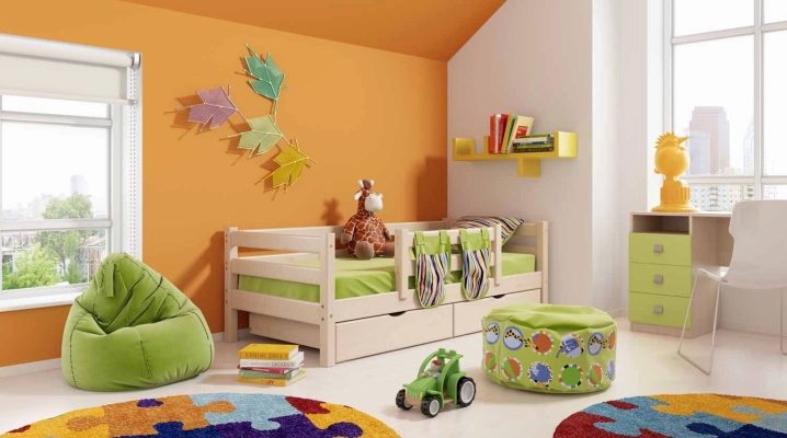  Baby bed with drawers and side