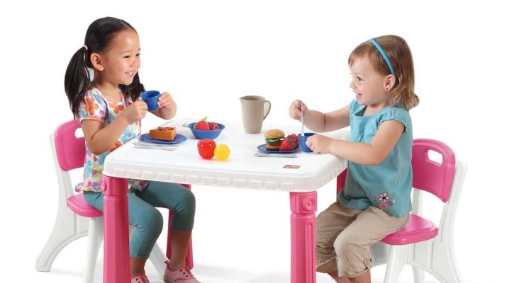  Children's table with chair