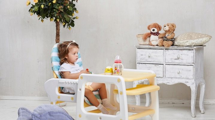  Children's transforming stool with a table for feeding