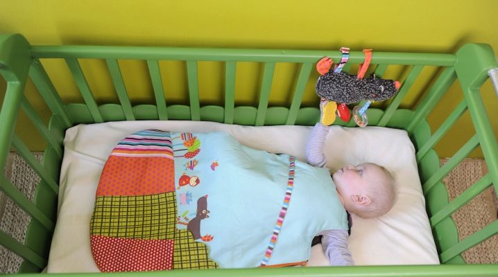  Toys for newborns in the crib and stroller