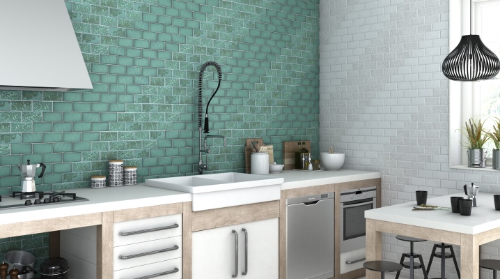  Tile bricks for the kitchen