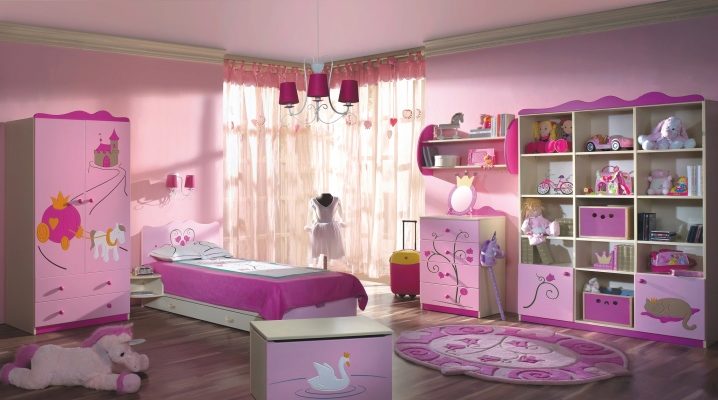  Curtains for a girls' room