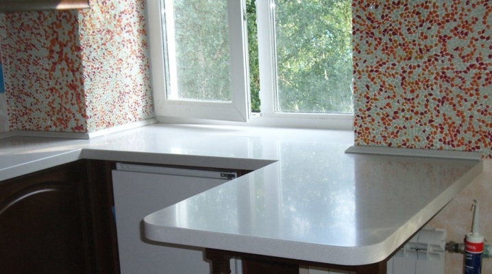  Table-sill in the kitchen