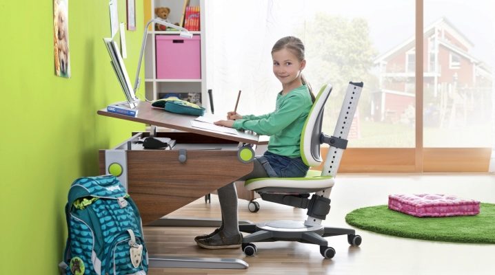  Chairs to the desk for the student