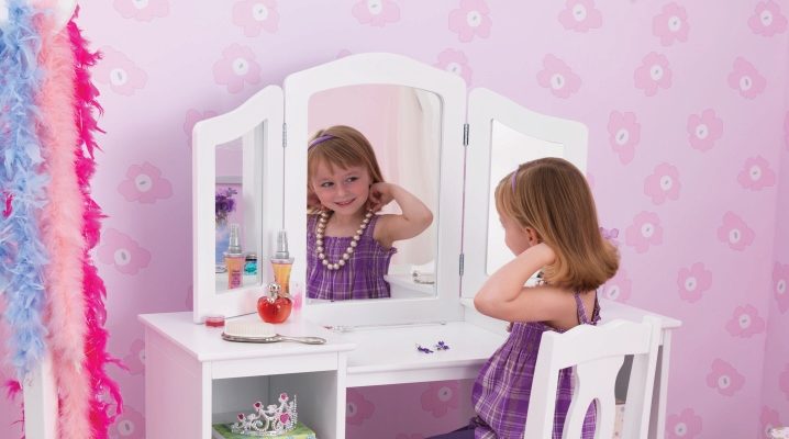  Dressing table with a mirror for the girl