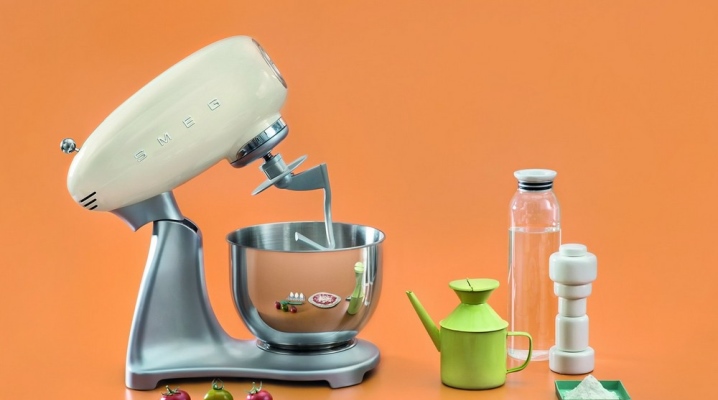  Smeg Mixer