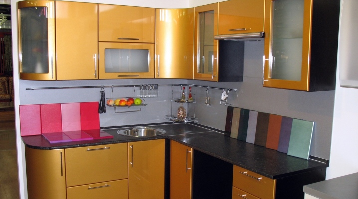  Corner cabinet in the kitchen