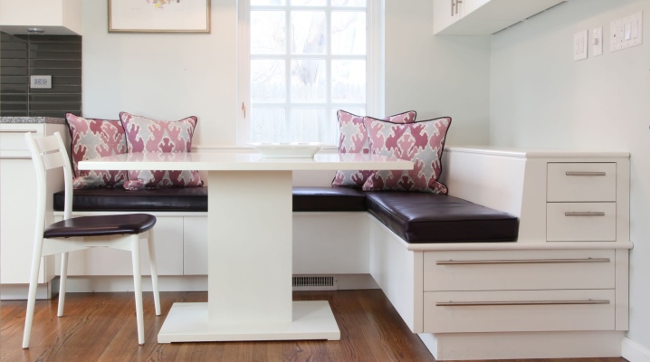  Corner to the kitchen with storage boxes