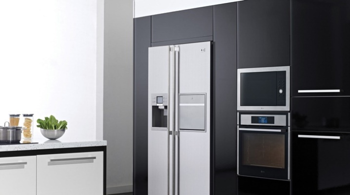  Two-door built-in refrigerators