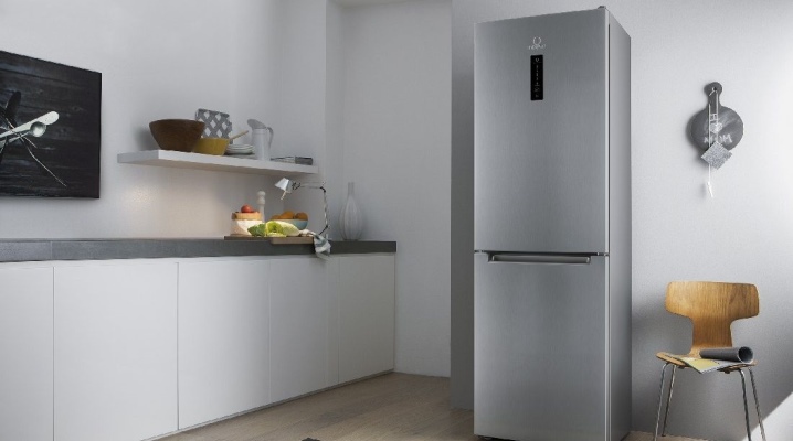  Indesit two-compartment refrigerator