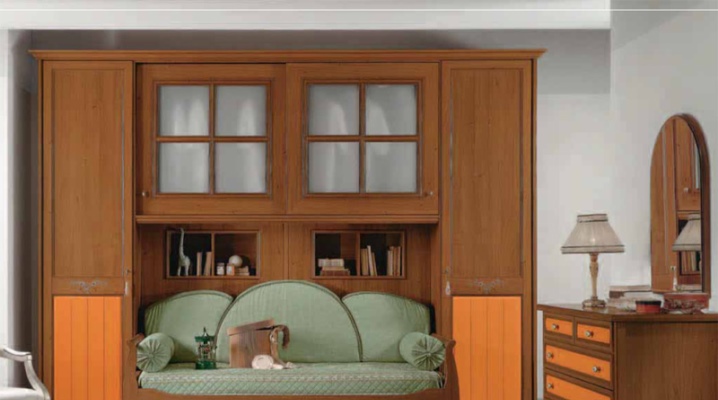  Cabinets, sofas