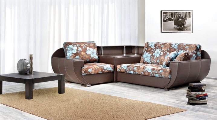  Sudut sofa dengan meja