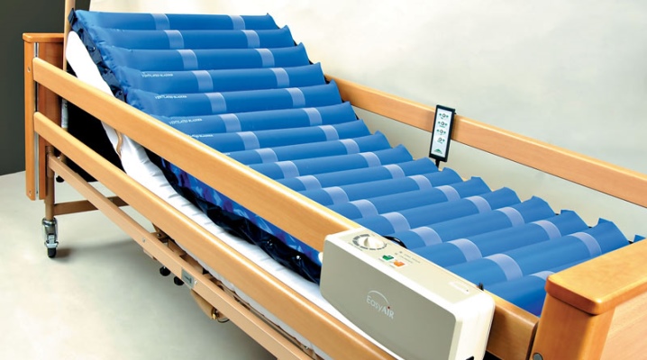  Anti-decubitus mattress with compressor