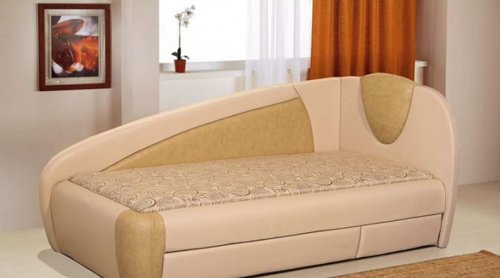  Sofa gelongsor