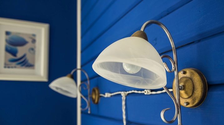  Retro sconce