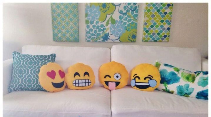  Emotikon bantal