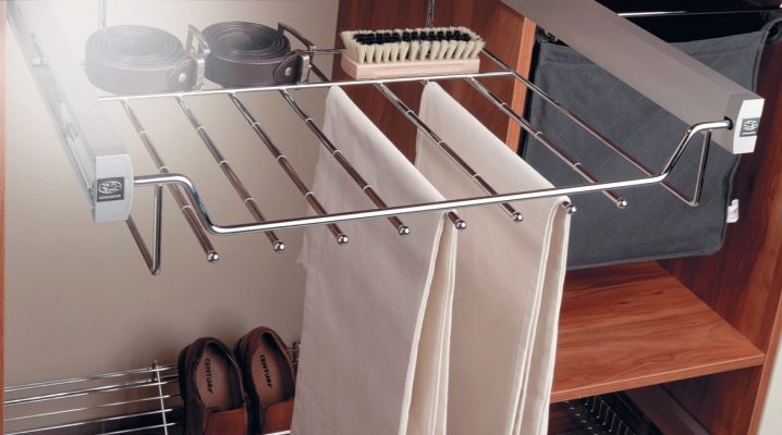  Pull-out wardrobe for wardrobe