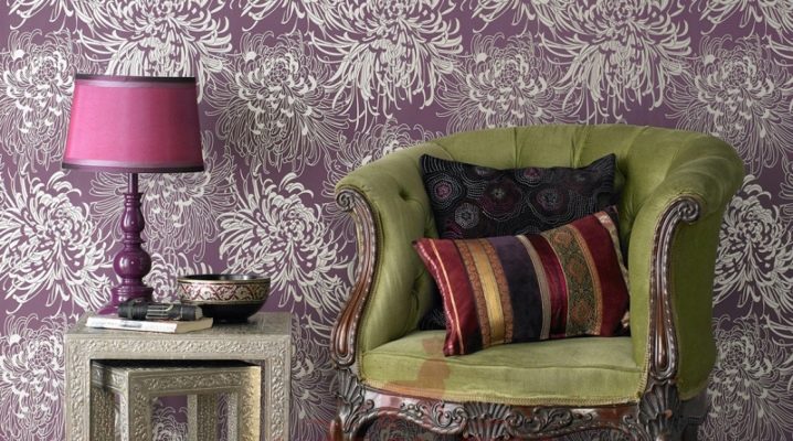  Wallpaper in violet colors in a modern interior