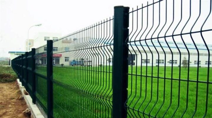  Welded mesh fences: advantages and disadvantages