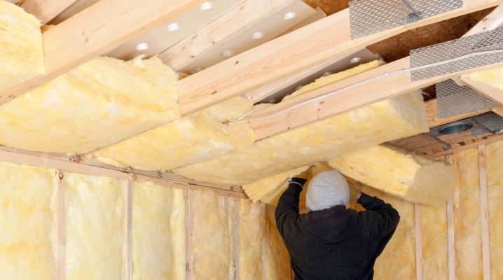  The subtleties of insulation of the ceiling in a private house from the inside