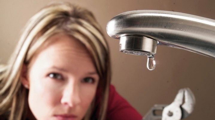  What to do if the faucet in the bathroom drips?